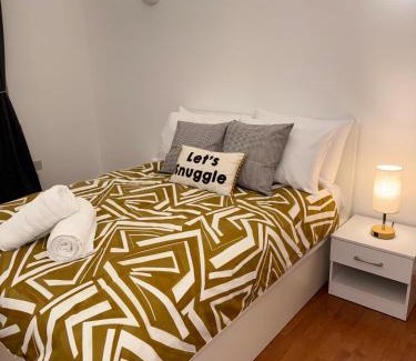 Prince's Apartment | Vauxhall, river Thames, Big Ben Retreat, Central London family Stay