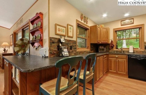 Beech Mountain House | VCG Mountain in Manor