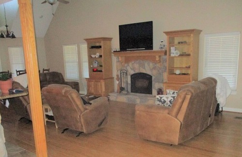Broaddus House | Veach Getaway