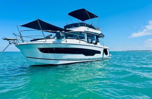 Bourgenay Boat Rental | Vedette MYLA Merry Fisher 10,95 Fly