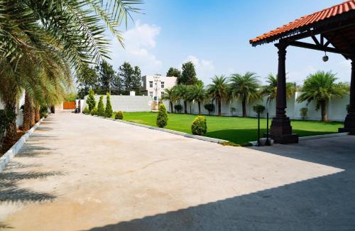 Hyderabad Villa | Vedika FarmsPool4BHKGazeboProjectorWi-Fi