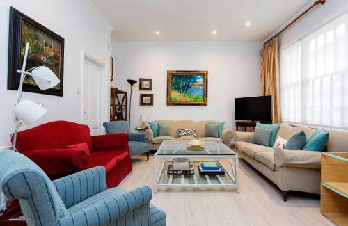 Queen's Gate House | Veeve - A Kensington Mews