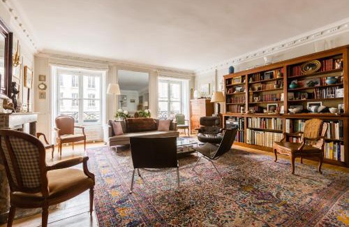 Odeon Apartment | Veeve - Latin Quarter Retreat