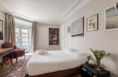 Odeon Apartment | Veeve - Latin Quarter Retreat