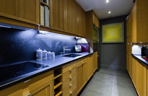 Odeon Apartment | Veeve - Latin Quarter Retreat