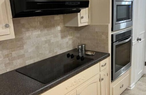 Gunter Afs House | Vega Vacation Spacious 3 BR w/king beds+pool