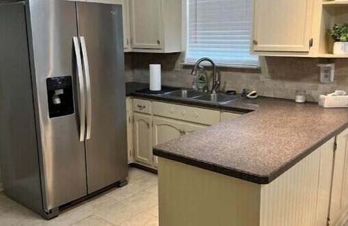 Gunter Afs House | Vega Vacation Spacious 3 BR w/king beds+pool