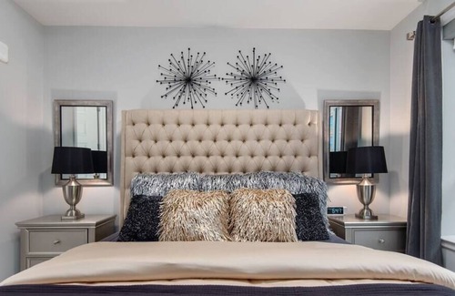 The Woodlands Apartment | Vegas Glam · 5* Lux 2 Kings, Pool, Gym, Parking
