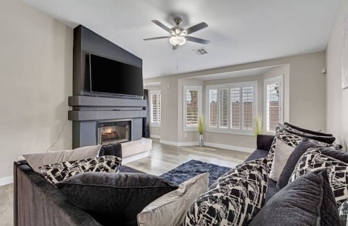 Green Valley North House | Vegas Pool Villa 12 min to Strip