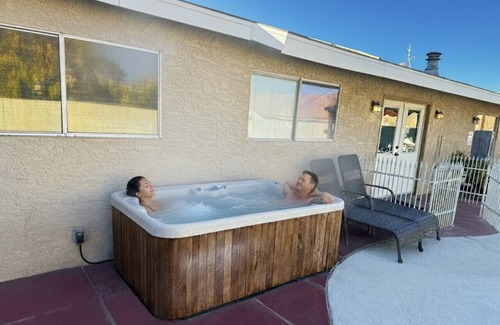 Rancho Oakey Apartment | Vegas Retreat -Single Story Pool&Hot Tub Games&BBQ