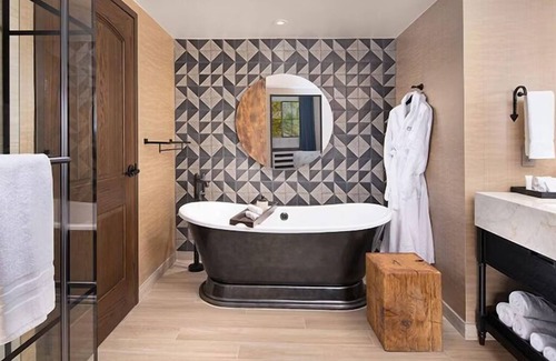 Enterprise Hotel | Vegas-Style Lodge with Fitness Center & Casino | Shuttle to Airport