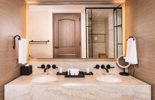 Enterprise Hotel | Vegas-Style Lodge with Fitness Center & Casino | Shuttle to Airport