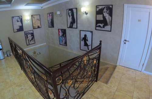 Heniches'k Hotel | Vegas