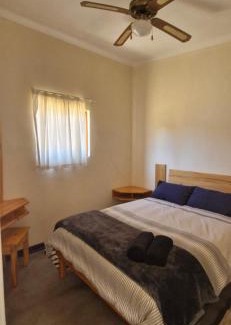 Emadlangeni House | Vegkop Gaste Huis - B&B