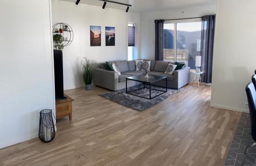 Finnsnes Apartment | Veien til Senja