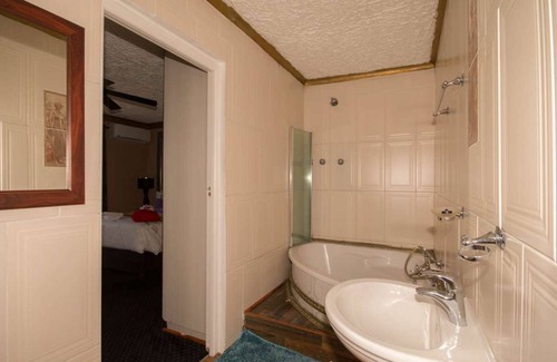 Port Elizabeth House | Vela Inn Unit 3, Algoa Park