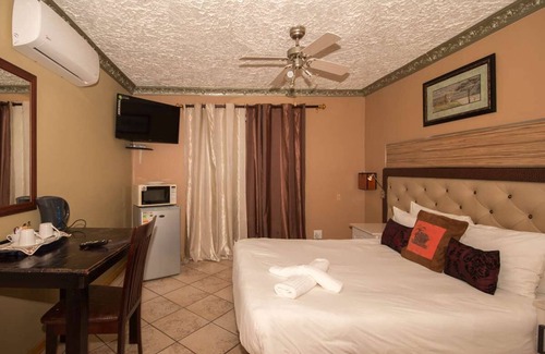 Port Elizabeth House | Vela Inn Unit 4, Algoa Park