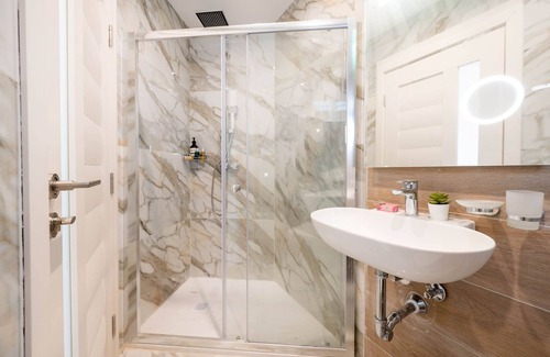 Gzira Hotel | VelaBlu Suites - Triple Room