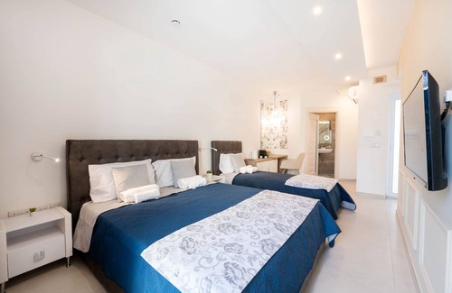 Gzira Hotel | VelaBlu Suites - Triple Room