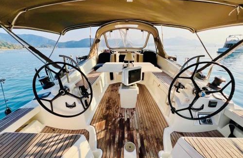 Conceicao de Jacarei Boat Rental | Veleiro Transoceânico em Angra do Reis com Capitão