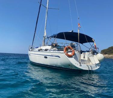 Poblats Maritims Boat Rental | Velero en puerto de valencia