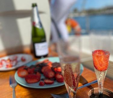 Poblats Maritims Boat Rental | Velero en puerto de valencia
