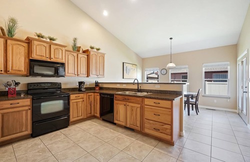 Fruita House | Velo II: Dog Friendly & Large Yard!