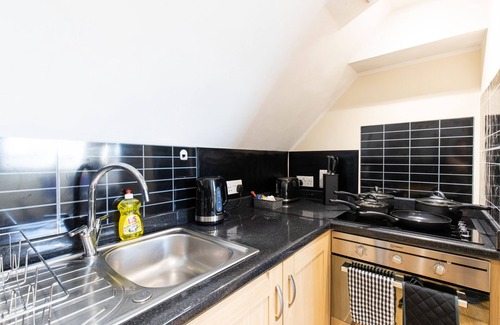 Hoddesdon Apartment | Velvet 2-bed apartment Clockhouse, Hoddesdon
