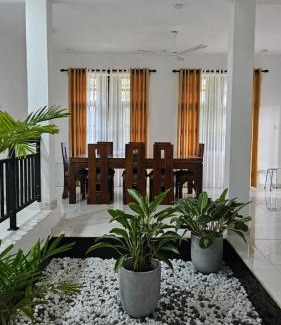 Bandaragama Villa | Velvet Lake Holiday Home