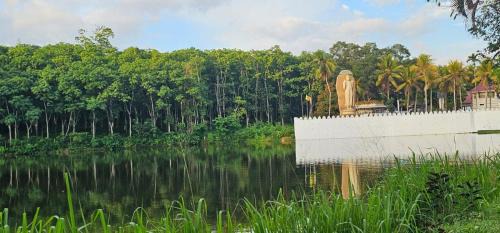 Bandaragama Villa | Velvet Lake Holiday Home