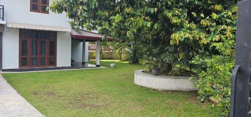 Bandaragama Villa | Velvet Lake Holiday Home