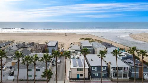 Santa Ana Heights House | Velvet Sand I by AvantStay Steps to Newport Beach Private Rooftop w Outdoor Kitchen Hot Tub