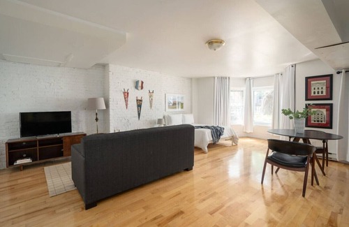 Milton Park Apartment | Velvet & Stone Studio –Nestled in the Heart of MTL