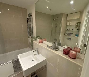 New Islington Apartment | Velvet View in the Heart of MCR