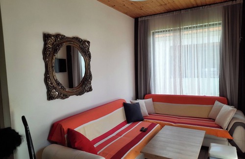 Ambrolauri Cottage | Venersika Hutierca hut
