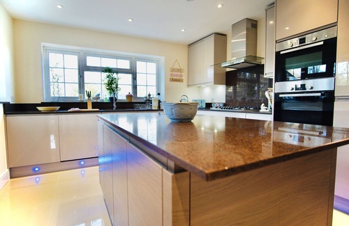 Caversham House | Venetia Luxe Cottage - 4 Bed - Near Countryside/Reading Town