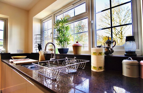 Caversham House | Venetia Luxe Cottage - 4 Bed - Near Countryside/Reading Town