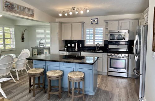 Venetian Shores House | Venetian Shores Home -DOCK remodeled 3/3 POOL/Hot Tub! Deep water Dockage