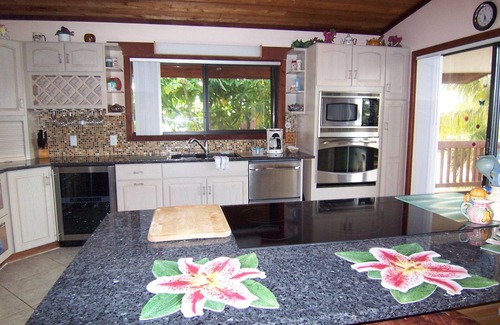 Venetian Shores House | Venetian Tropics weekly Pvt home w/heated Pool, 3 bedroom/70ft dock w/canal