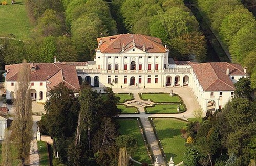 Levada Villa | Venetian villa of 1500 surrounded by a large park with private swimming pool. Strategic position for