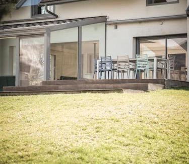 Cessenaz House | Venez Chez Vous Les Pieds dans l'Eau