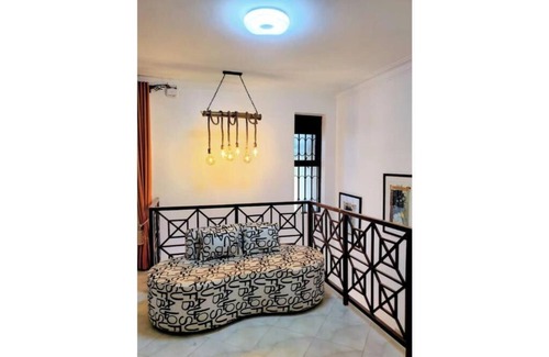 Jinja Apartment | Venice Apartment