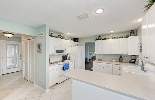 Venice Gardens House | Venice Bal Harbour Lake House near Beaches too! Pet Friendly