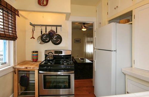 Venice Apartment | Venice Beach Garden Oasis ~ Steps to Beach, Parking, Gated Yard, BBQ, Sun Deck