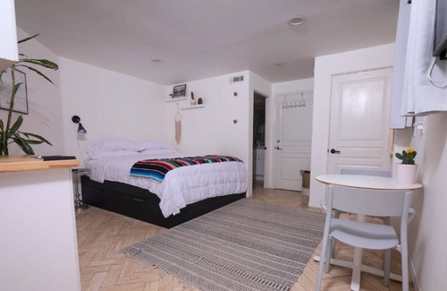 Marina Peninsula Apartment | * Venice Beach Rental – 1.5 Blocks to Beach!