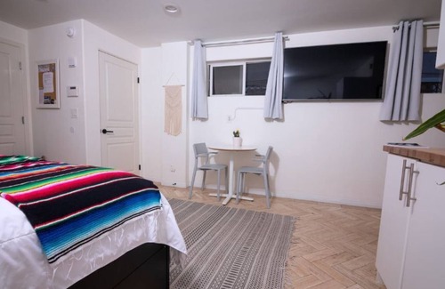 Marina Peninsula Apartment | * Venice Beach Rental – 1.5 Blocks to Beach!