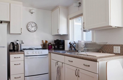 Venice Apartment | Venice Beach Studio Steps To The Sand With Parking at Property