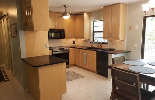 Venice Gardens House | Venice Gardens, 2-Br Pet Friendly Home - Indra