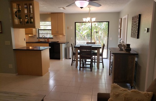 Venice Gardens House | Venice Gardens, 2-Br Pet Friendly Home - Indra