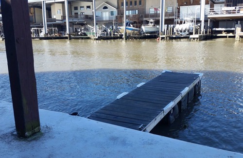 Venice Boat Rental | Venice Houseboat for rent.